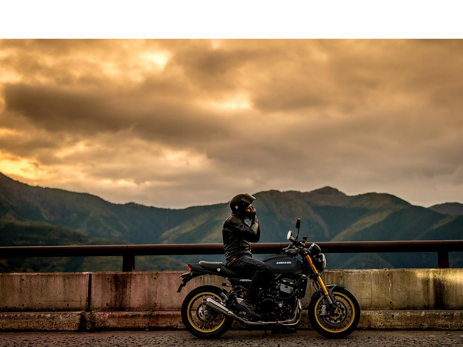 Мотоцикл KAWASAKI Z900 RS SE (Metallic Flat Spark Black / Metallic Matte Carbon Gray) 2025